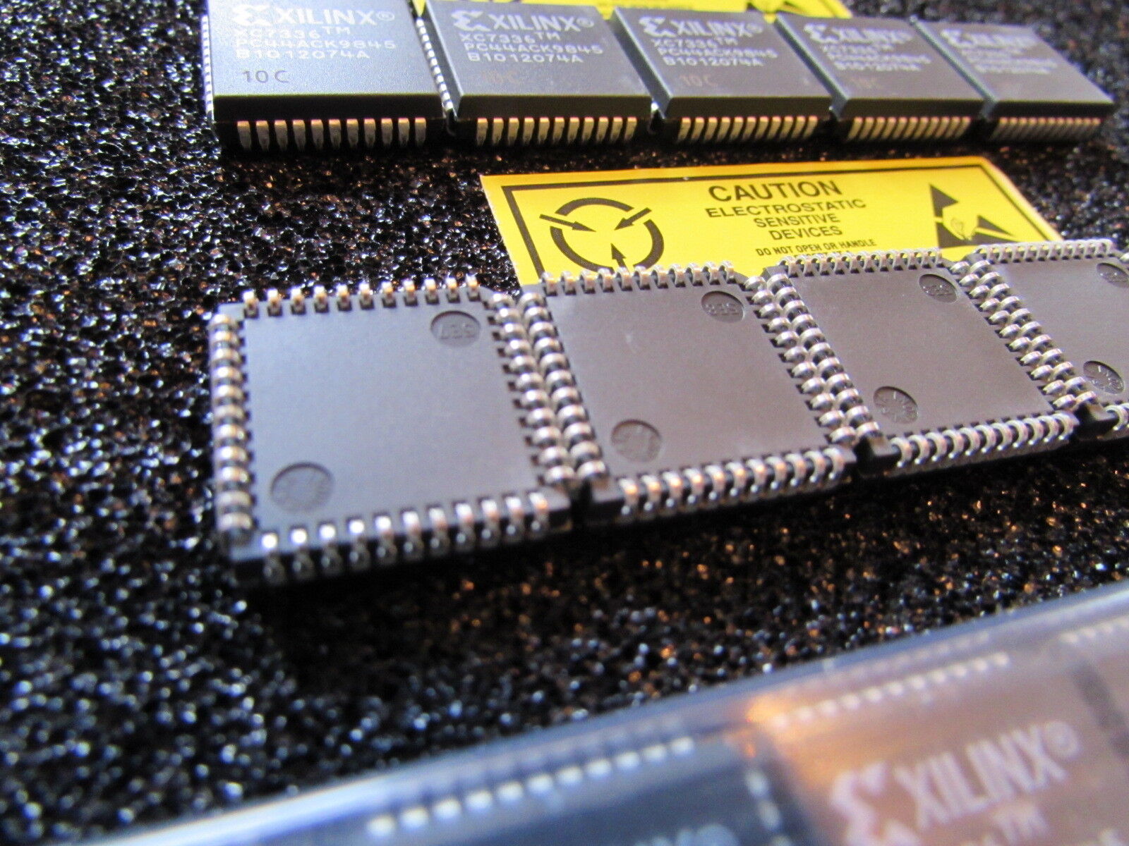 AMD_XC7336TM-10PC44C